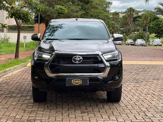 TOYOTA HILUX 2.8 D-4D TURBO DIESEL CD SRV 4X4 AUTOMÁTICO